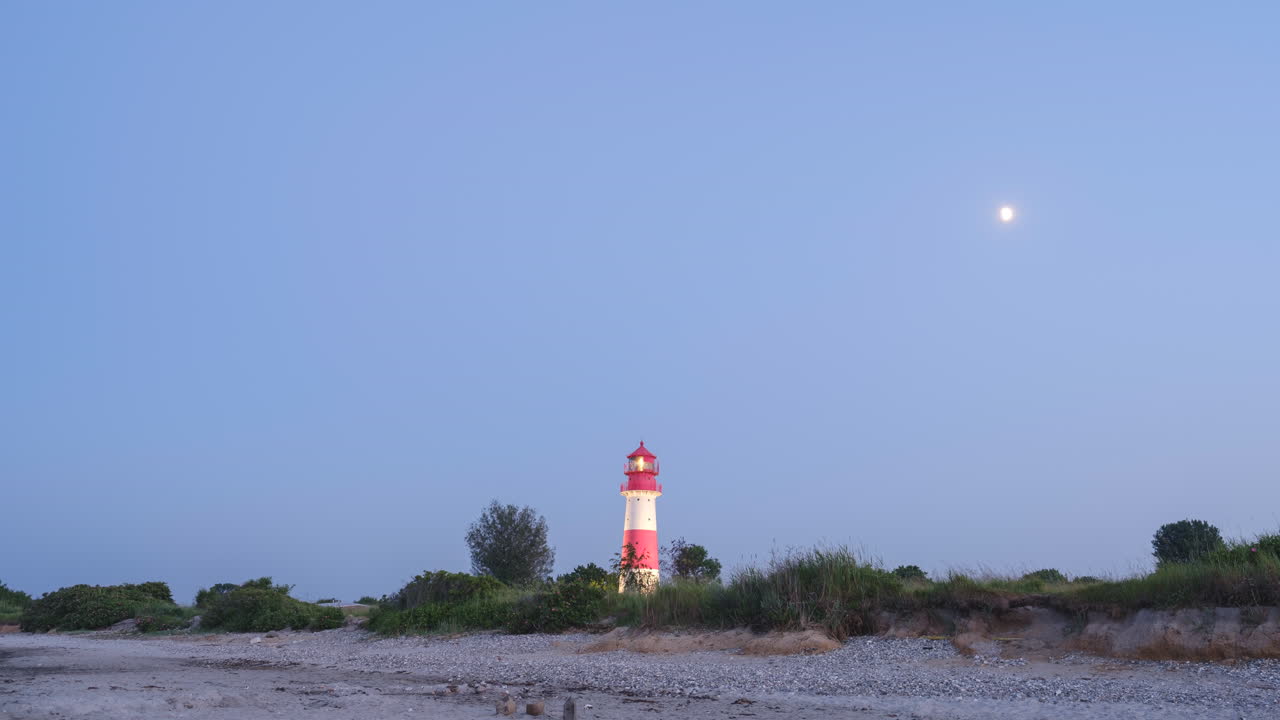Evening Time Lapse of Light House at Beach in Northern Germany (Falshöft, Baltic Sea Ostsee) with Sunset and Moonrise