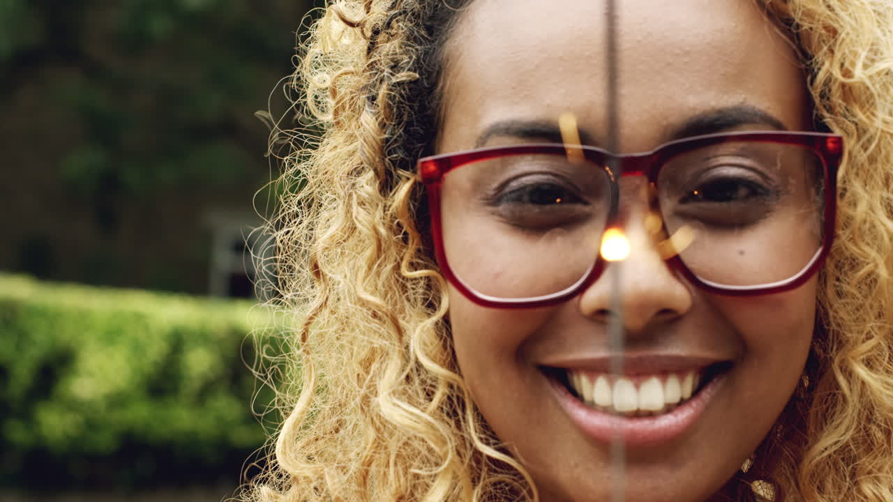chica con una chispa celebrando el día de la independencia
