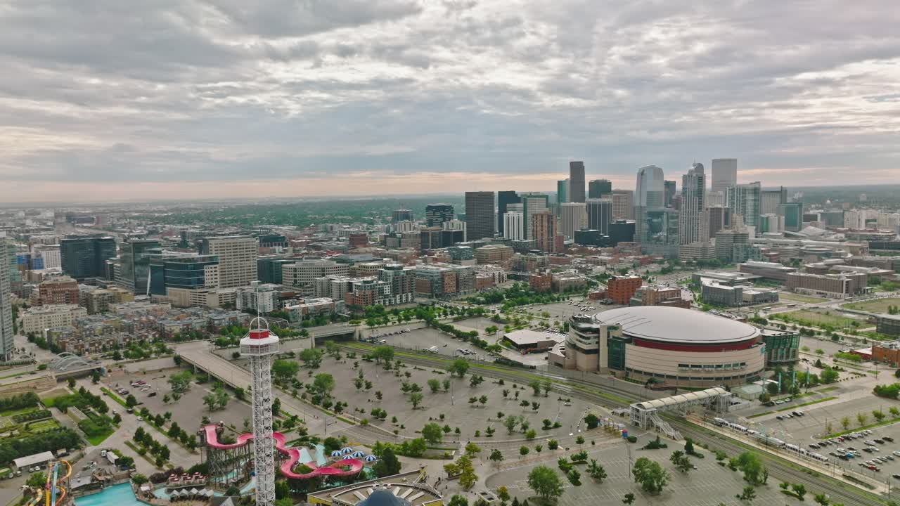 Panorama aereo di Denver, Colorado. La vista include l'area del centro.