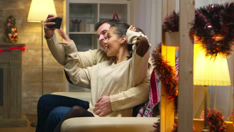 Romantic-man-taking-a-selfie-with-his-girlfriend