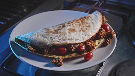 quesadilla de pavo molida preparada en un plato