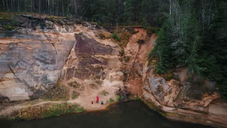 Klippen-Von-Erglu-Und-Tolle-Aussicht-Auf-Den-Fluss-Gauja-Cesis,-Lettland