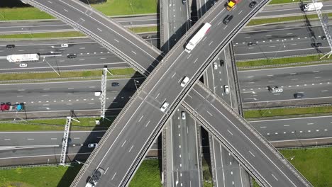 Niederländischer-Autobahnknoten-Von-Oben