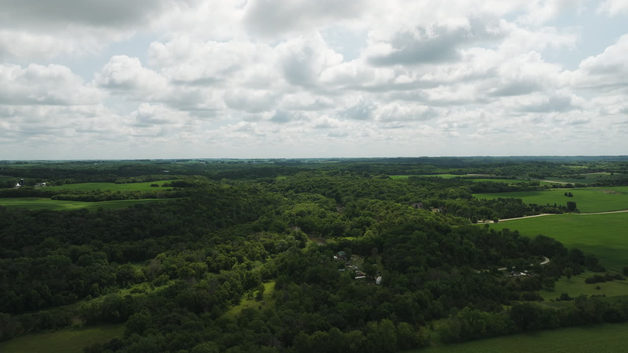 paisaje natural verde en el campo de oronoco en minnesota, ee.uu.