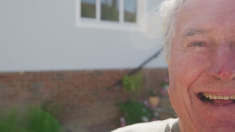 Portrait-of-happy-caucasian-senior-man-on-sunny-day-in-garden