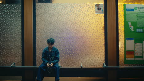 night bus stop scene
