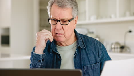 Älterer-Mann,-Dokumente-Und-Steuern-Mit-Laptop