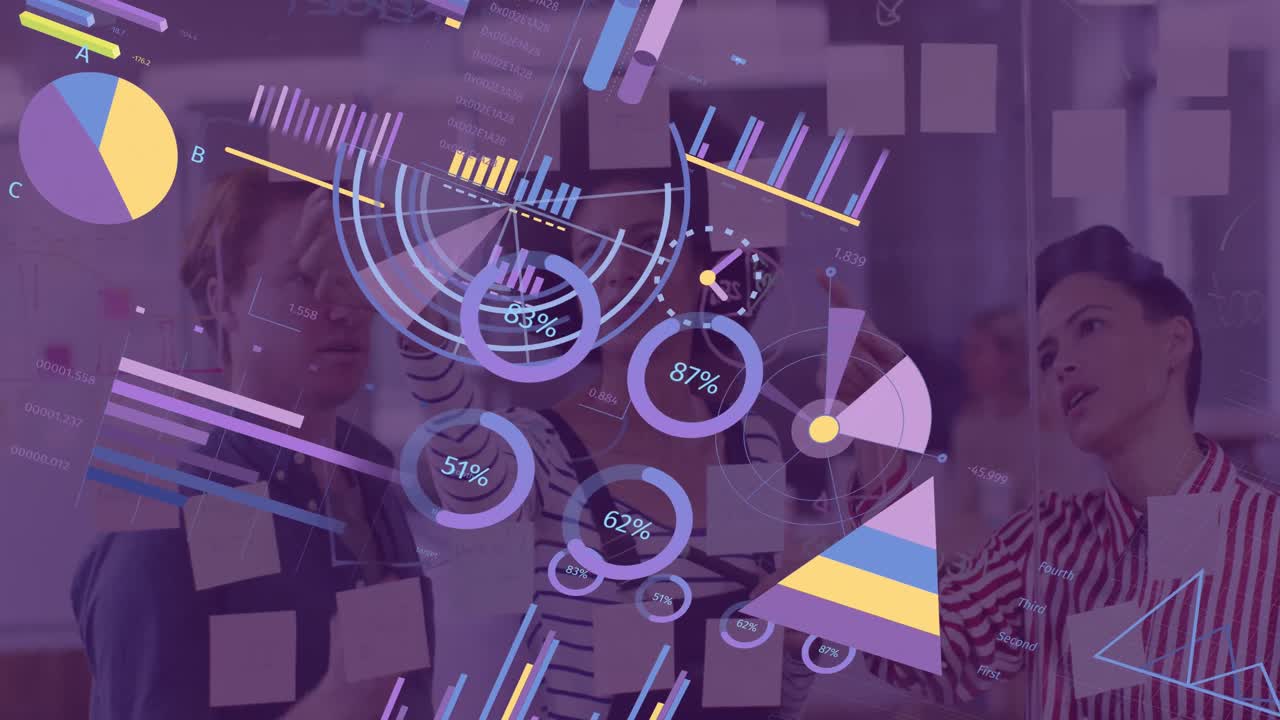 animación del procesamiento de datos financieros sobre diversas personas de negocios