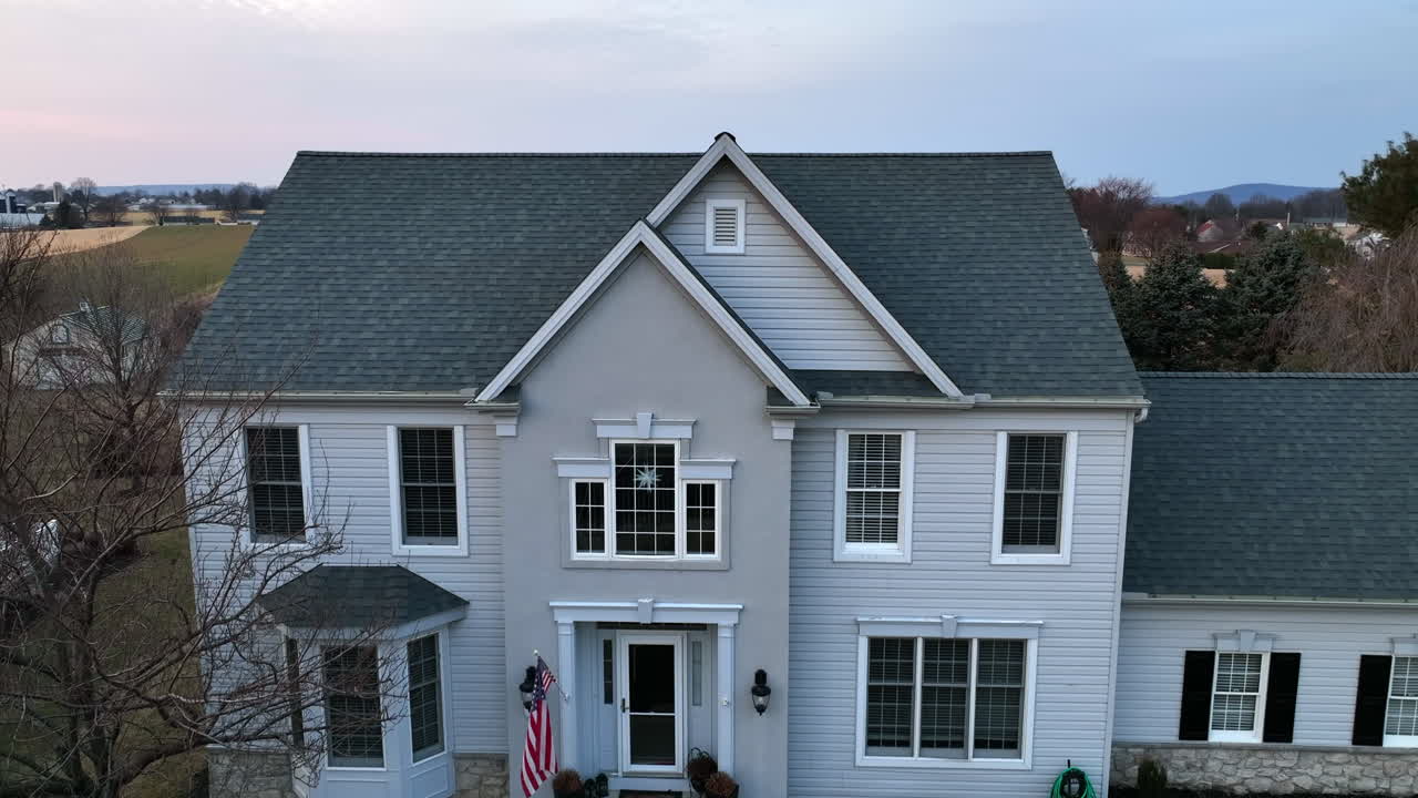 casa gris en estados unidos