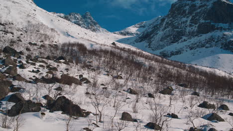 Absolut-Umwerfende-Filmische-Kamerafahrt-Im-Fernen-Norwegen