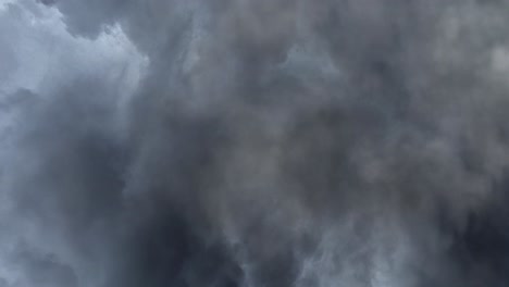 Ziehende-Wolken-Und-Gewitter,-Wolken-Hintergrund