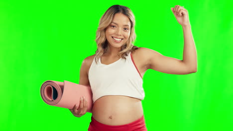 mujer embarazada, yoga y flexión en el fitness en verde