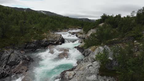 Hermoso-Río-Salvaje-Filmado-En-Noruega-Con-Dji-Mavic-Air