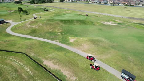 Sonniger-Tag-Edinburg-Tx-Golfplatz,-Leute,-Die-Golf-Spielen,-Rio-Grande-Valley