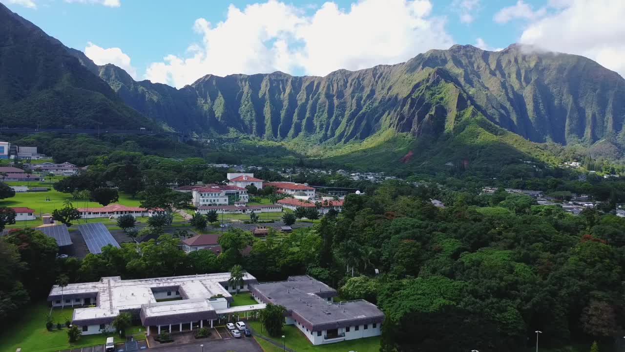 el video del dron de kanheeo en oahu
