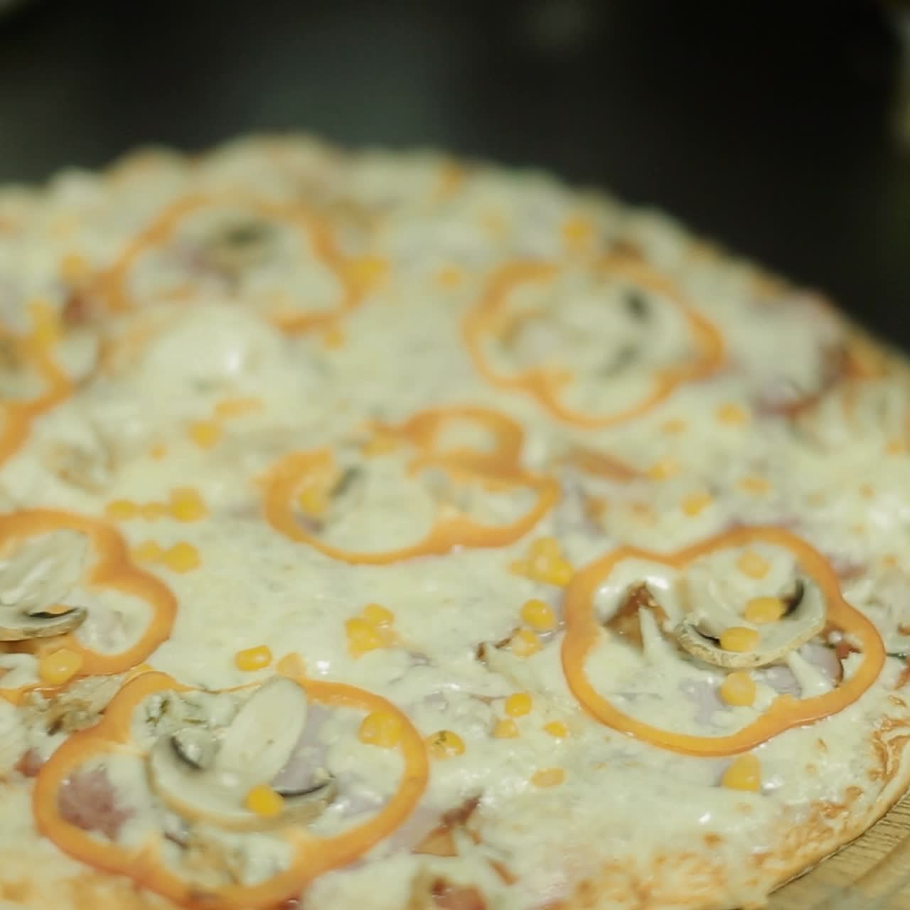 Pizza in cottura nel forno