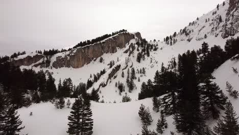 Kosovo-Bergdrohnenflug-Im-Winter