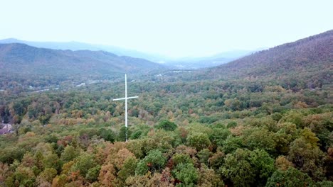 The-Cross-above-Ridgecrest-Conterence-Center,-Ridgecrest-NC,-Ridgecrest-North-Carolina-in-4k