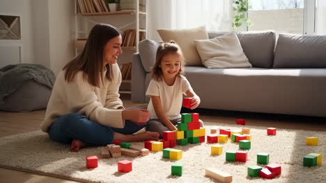 madre e hija jugando con bloques de construcción