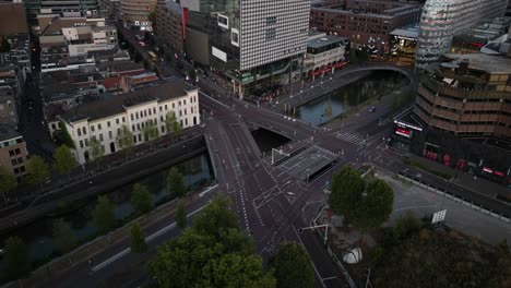 intersección en utrecht al atardecer - dji mini 3 pro