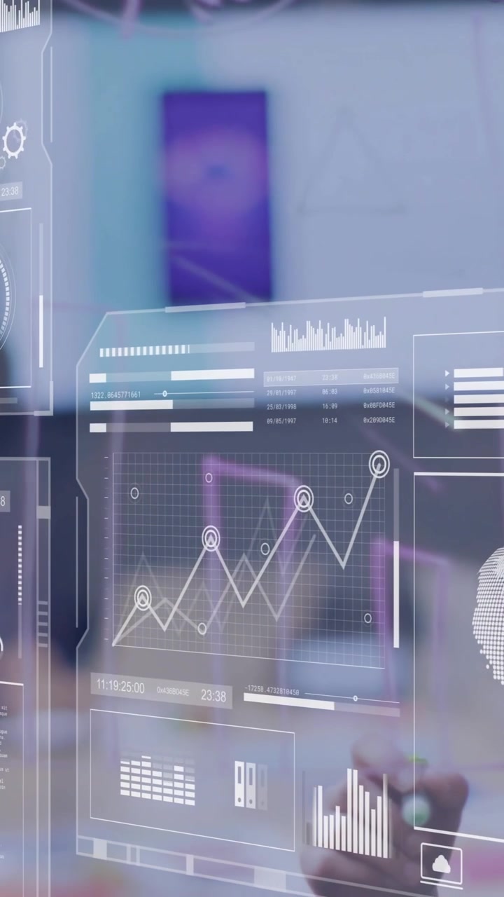 Analyserer data og grafer, kvinne på kontor med animasjon av global statistikk