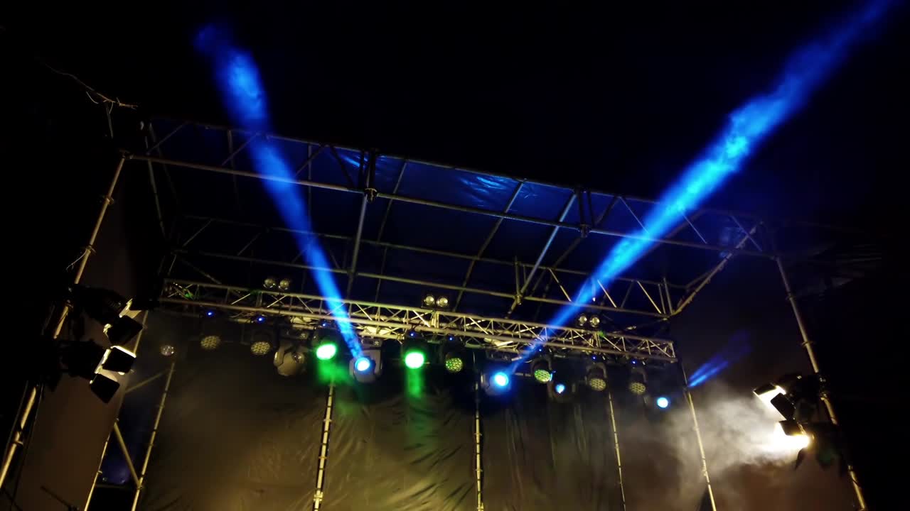 Operation of lighting equipment at the concert