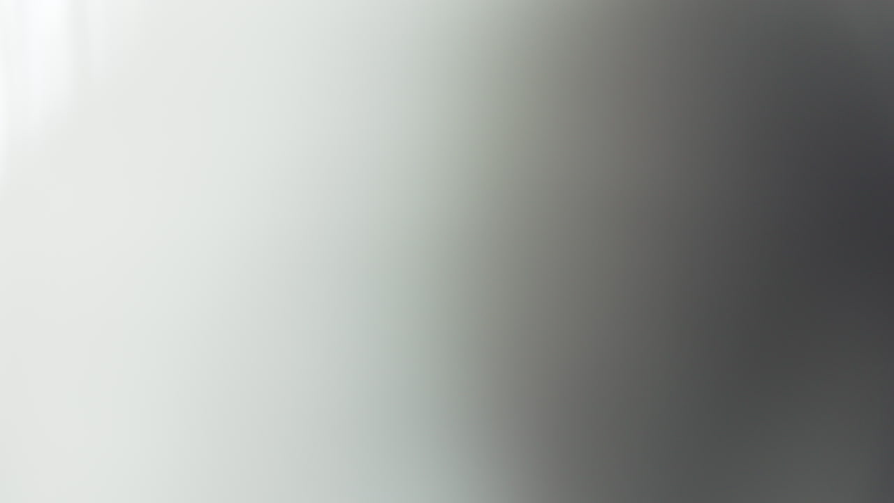 almohada, lucha y amor con una mujer juguetona