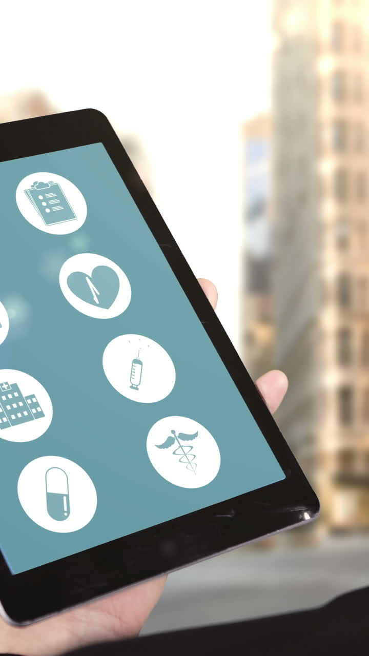 hombre usando una tableta digital