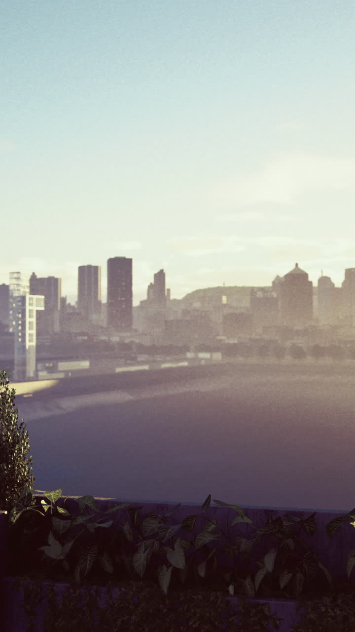 A arquitetura moderna exibe o horizonte da cidade ao amanhecer, com uma vista serena do rio