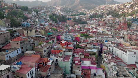 Imágenes-Aéreas-De-La-Hermosa-Ciudad-Colonial-De-La-Ciudad-De-Guanajuato,-México.