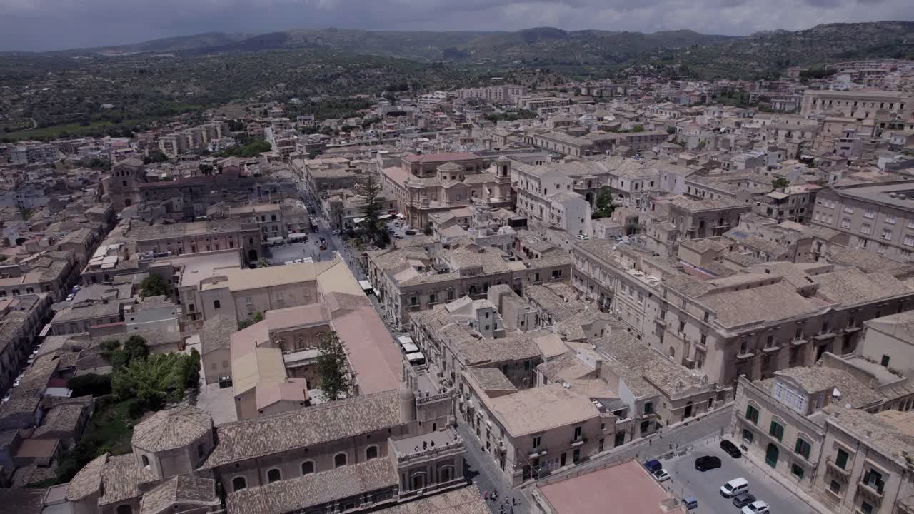 ciudad histórica de noto, sicilia aérea hacia la iglesia de san dominico