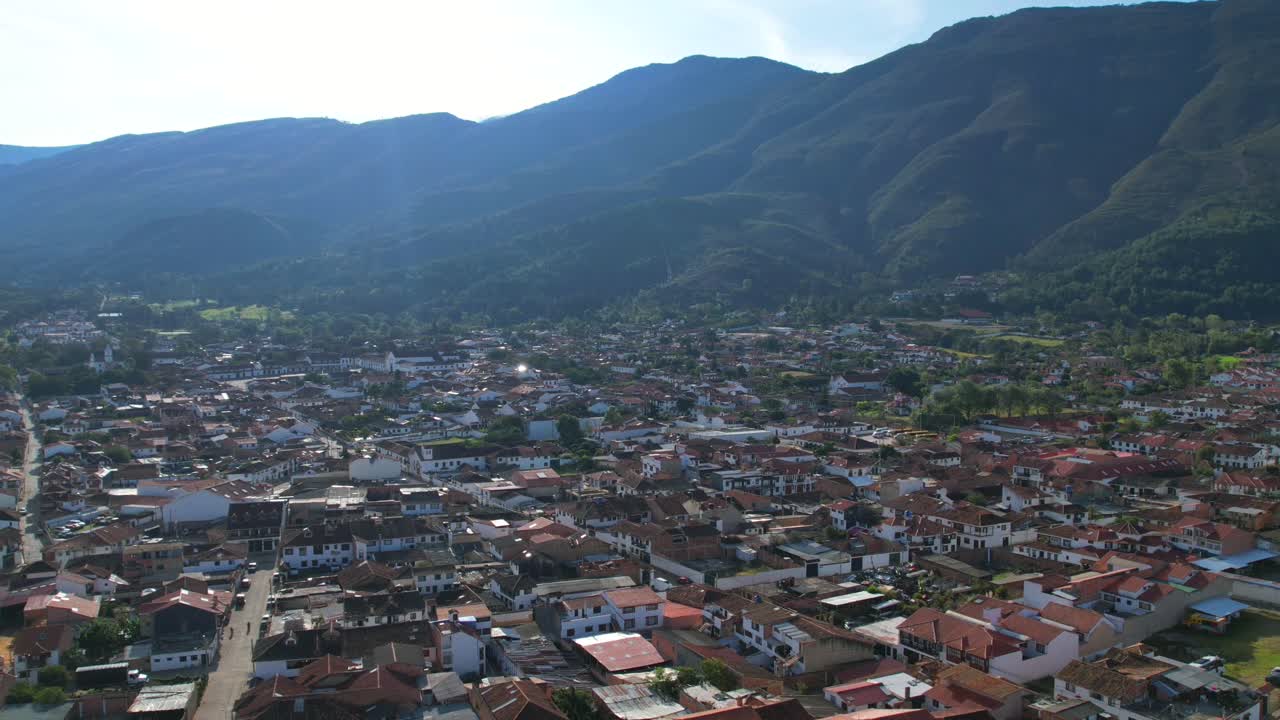 This hyper-lapse drone video soars over the picturesque town of Villa de Leyva, capturing the serene morning atmosphere around 7 a.m. Roll right.