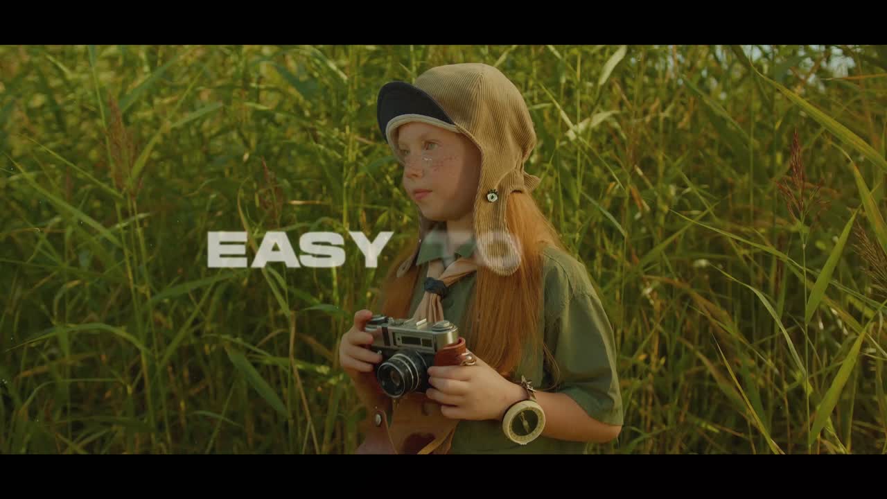 Transizioni cinematografiche con persone che esplorano diversi paesaggi naturali