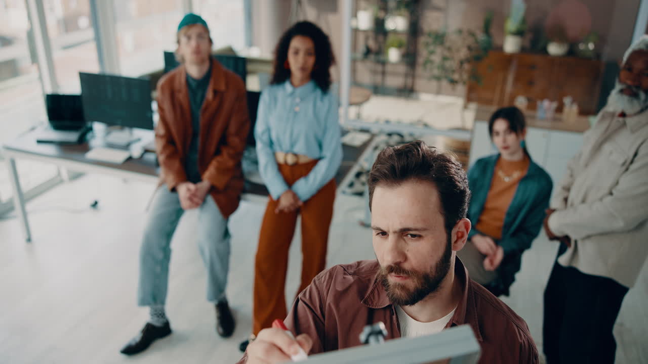 현대적 인 사무실 에서 팀 회의