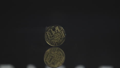 bitcoin girando con fondo negro