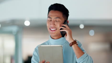Geschäft,-Telefonanruf-Und-Asiatischer-Mann-Mit-Einem-Tablet