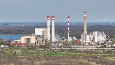 Luftaufnahmen-Des-Kraftwerks-In-Konin,-Polen,-Europa,-Nullemissionsregel-Und--verordnung-Für-Smogverschmutzung-Und-CO2-Freisetzung