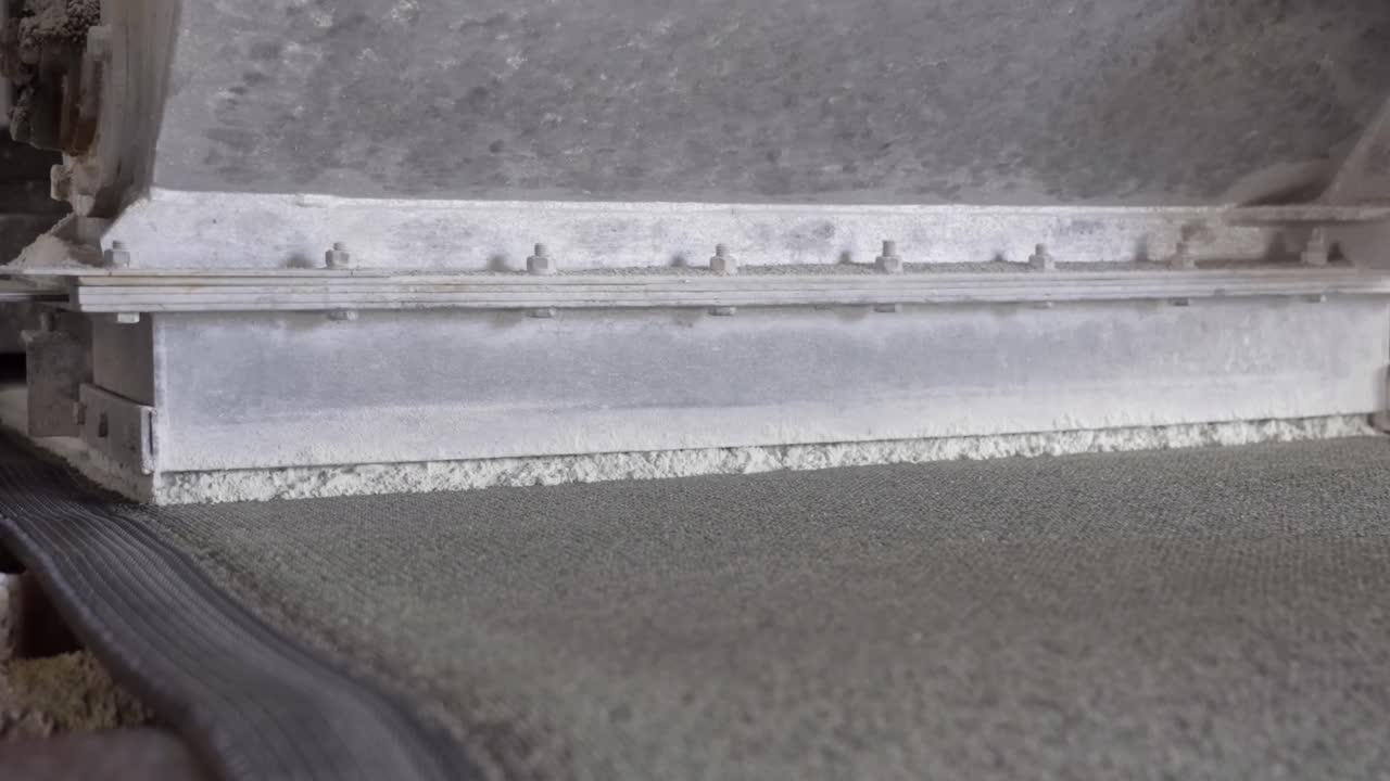 Crushing new materials on the conveyor belt.