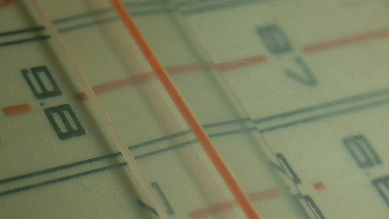 radio, la búsqueda de estaciones. el sonido de la vieja radio