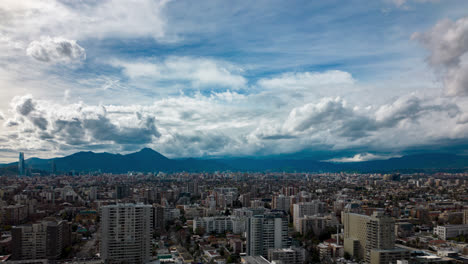 día nublado santiago chile mañana en el centro de la ciudad