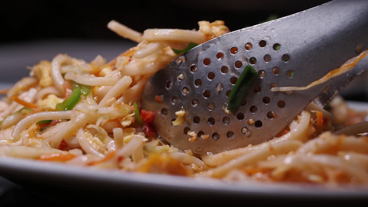 고기와 채소와 함께 긴 누들