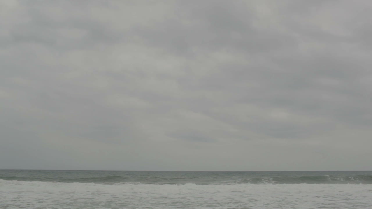 회색 바다 해안