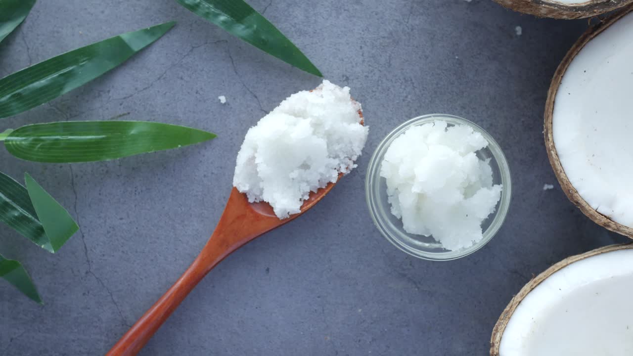 Olio di Cocco e Pezzi di Cocco
