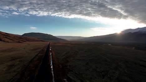 Espectacular-Paisaje-Del-Amanecer-Sobre-Las-Montañas-De-Thorsmork-En-Islandia