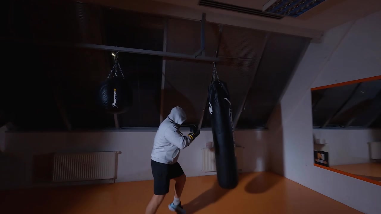 Pugile in azione, allenamento indoor, GoPro 10.