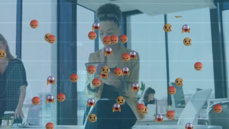 animación de la red de conexiones con íconos sobre personas de negocios de alto cinco.