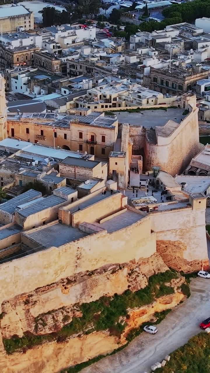 Esplora dall’alto l’architettura antica e la vita cittadina di Malta