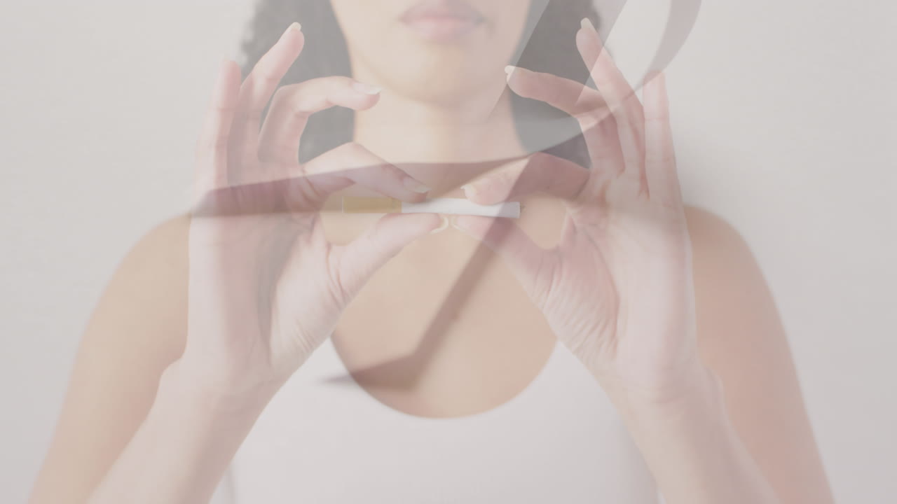 백그라운드에서 담배를 깨는 두 인종 여성의 리본의 애니메이션