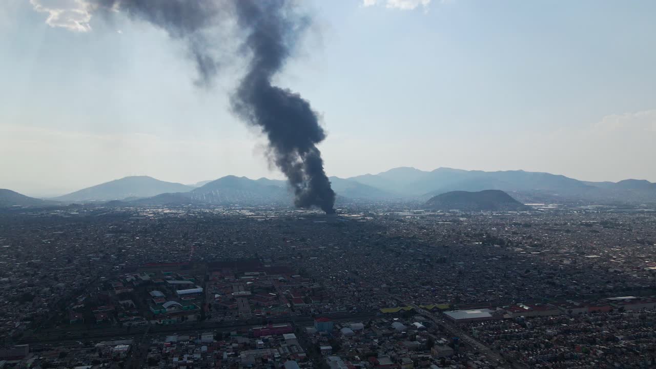 fotografía aérea del incendio de la fábrica de plástico de ecatepec