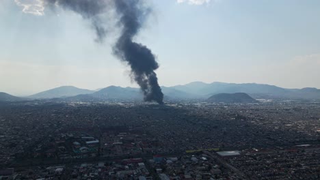 Aerial-shot-of-Ecatepec-plastic-factory-fire